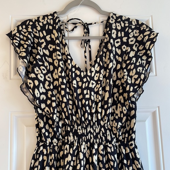 NWT Animal Print V-Neck Romper Sz XS - Picture 3 of 7